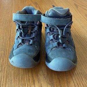 Keen kids hiking boots
